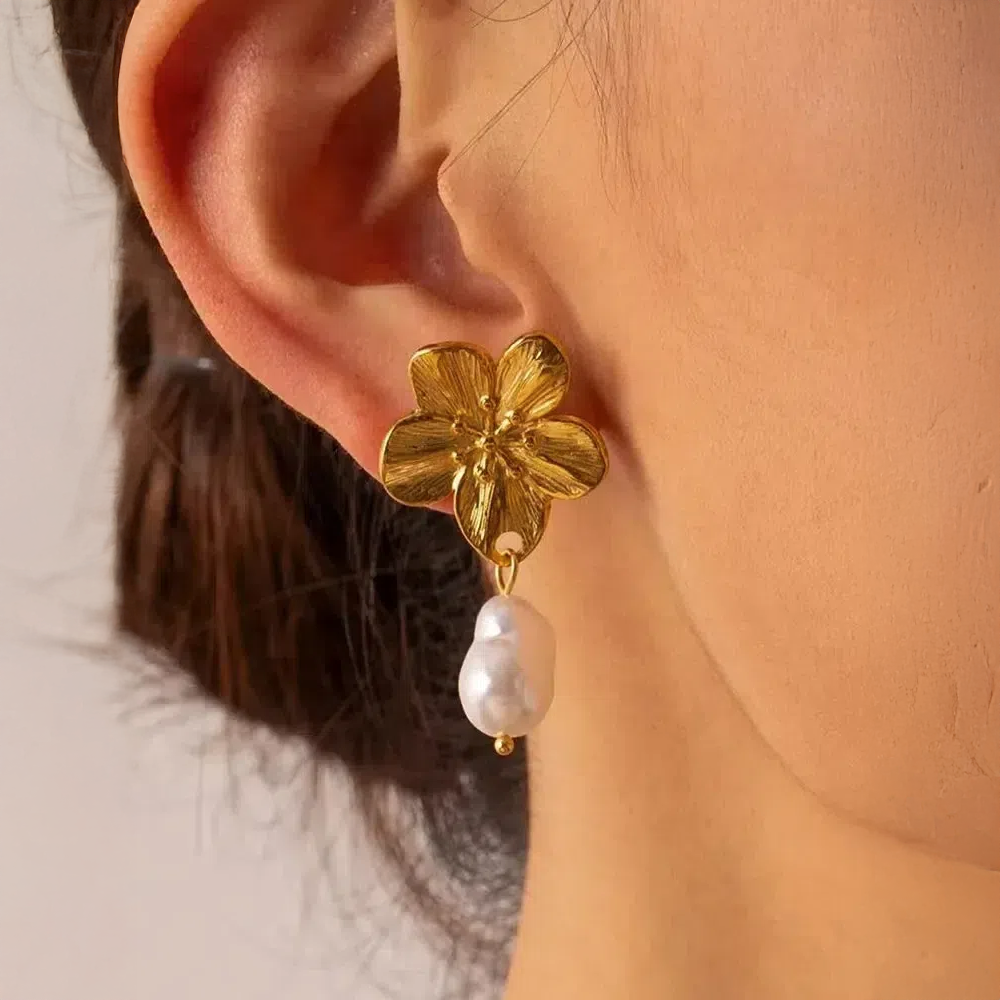 Haléa | Orecchini con Fiori e Perle Delicate