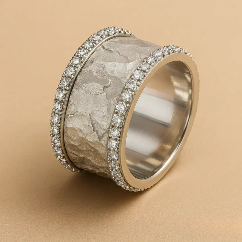 Celia – Anello Dichiarativo in Argento Scolpito