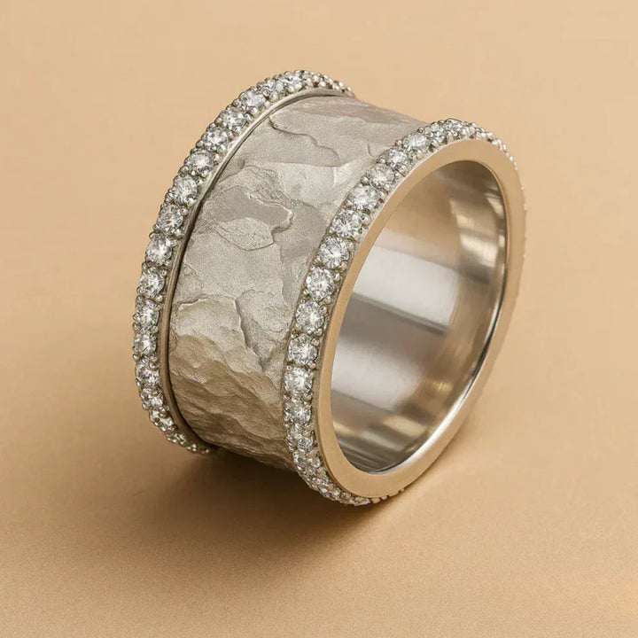 Celia – Anello Dichiarativo in Argento Scolpito