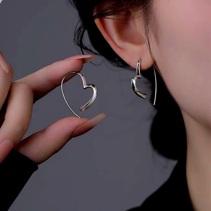 Valenne – Orecchini a filo a forma di cuore aperto con grazia moderna