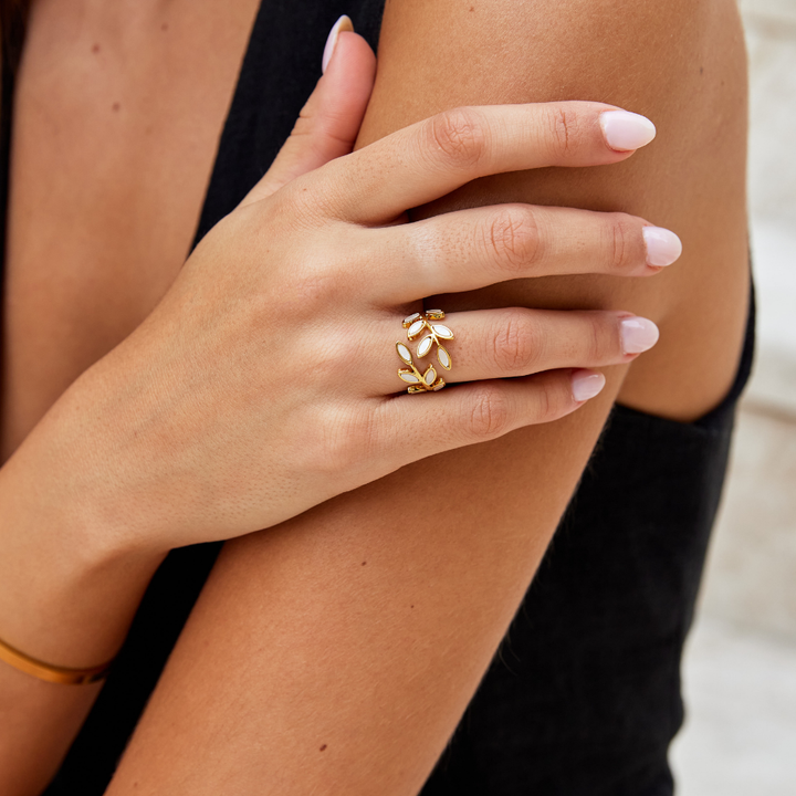 Arden – Anello Foglia Scolpita
