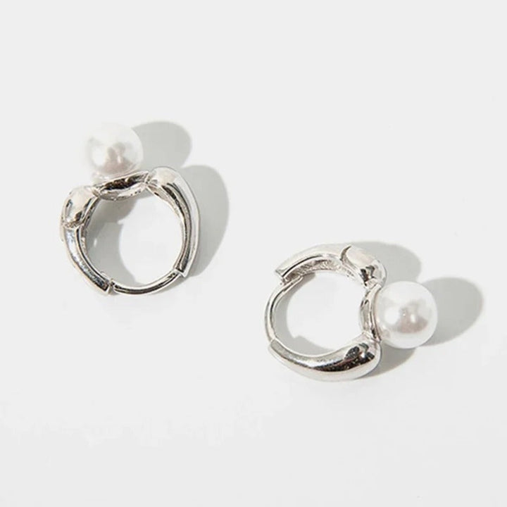Narah – Orecchini a cerchio con perla accentata