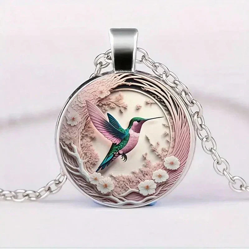 Maribela – Pendente Rotondo a Forma di Colibrì con Colore Sofisticato