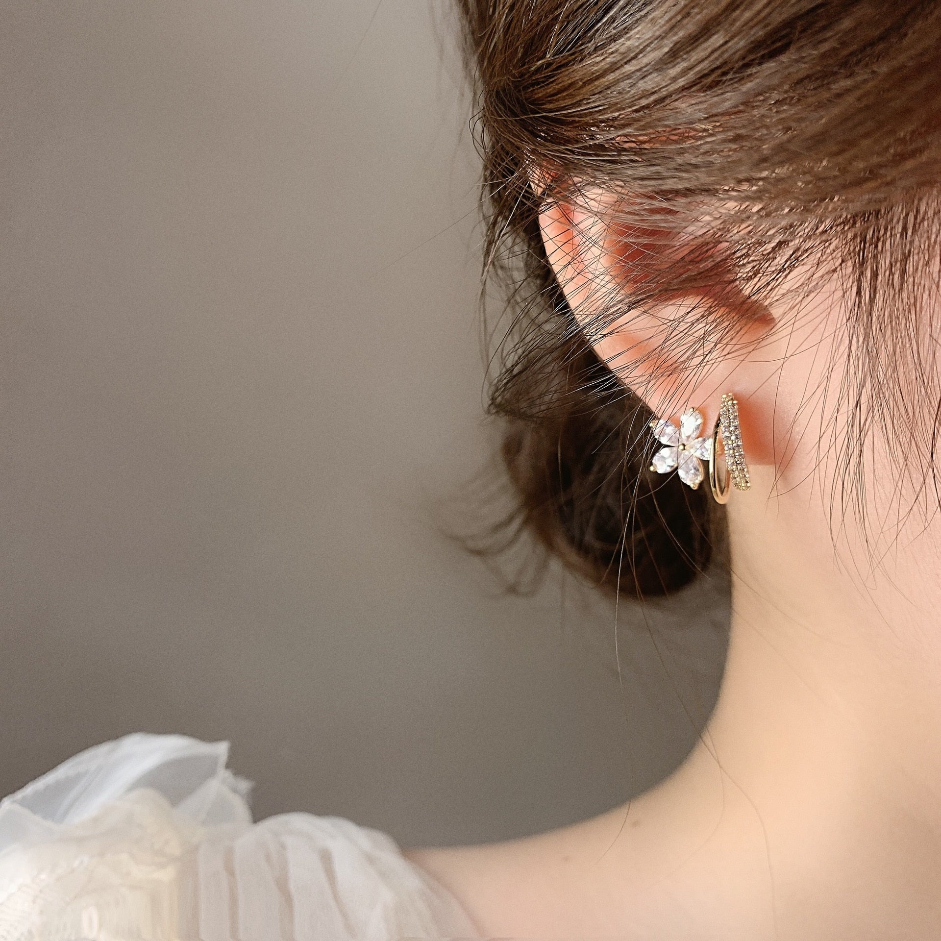 Florelle – Orecchini floreali con dettagli scintillanti