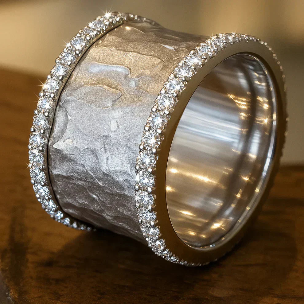 Celia – Anello Dichiarativo in Argento Scolpito