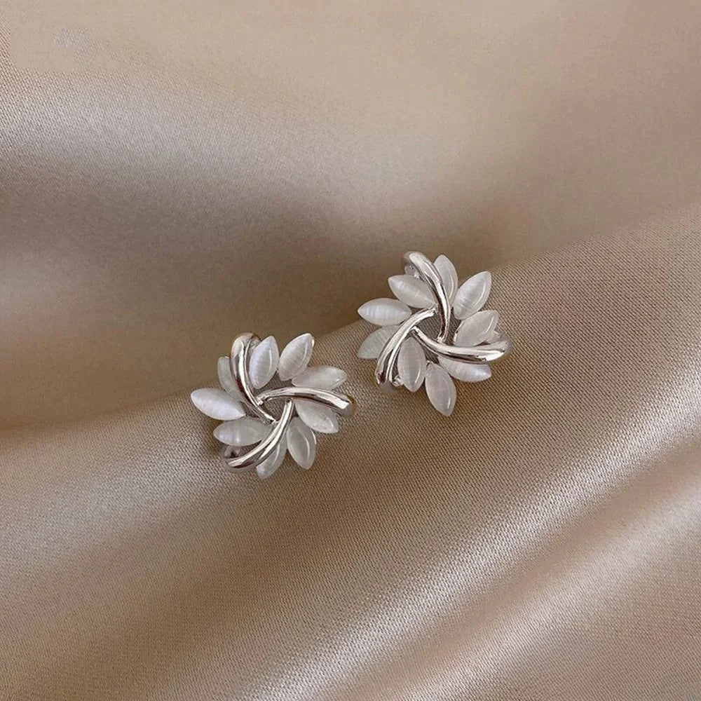 Mirla – Orecchini in Oro con Fiori di Opale