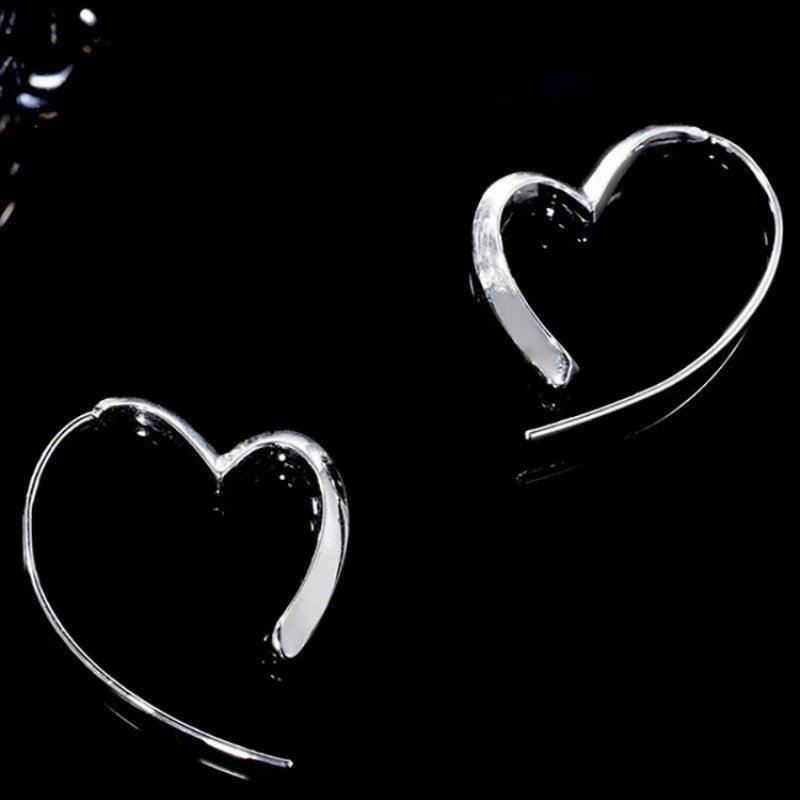 Valenne – Orecchini a filo a forma di cuore aperto con grazia moderna