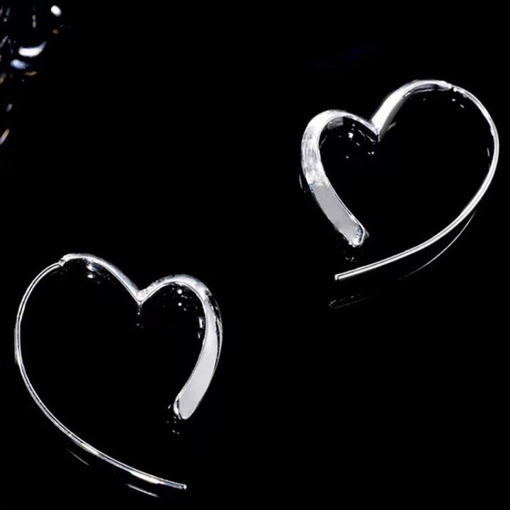 Valenne – Orecchini a filo a forma di cuore aperto con grazia moderna