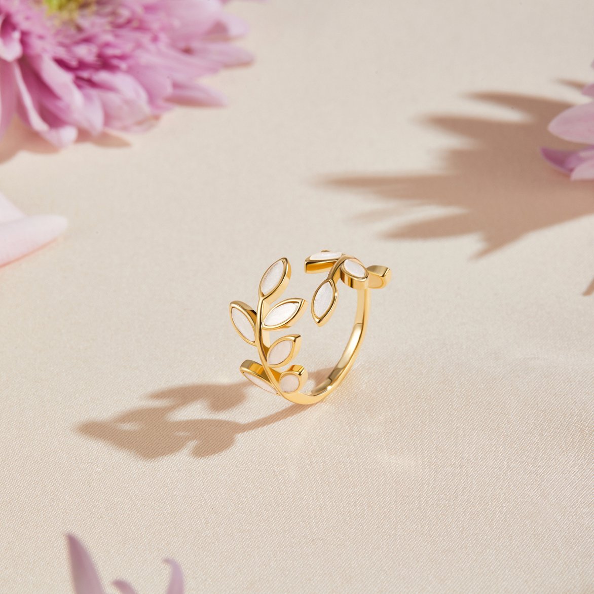Arden – Anello Foglia Scolpita
