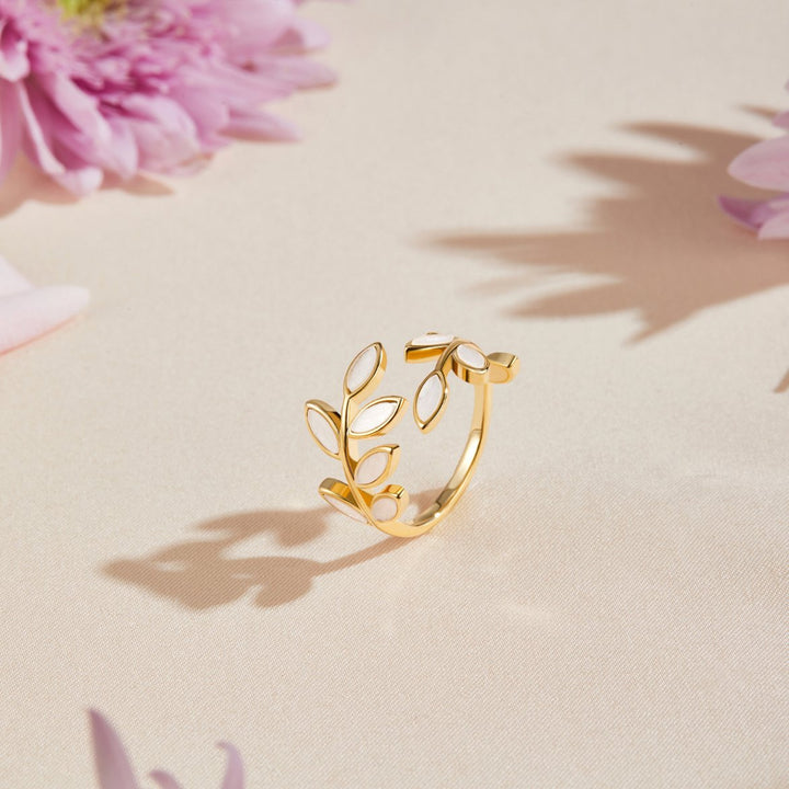 Arden – Anello Foglia Scolpita
