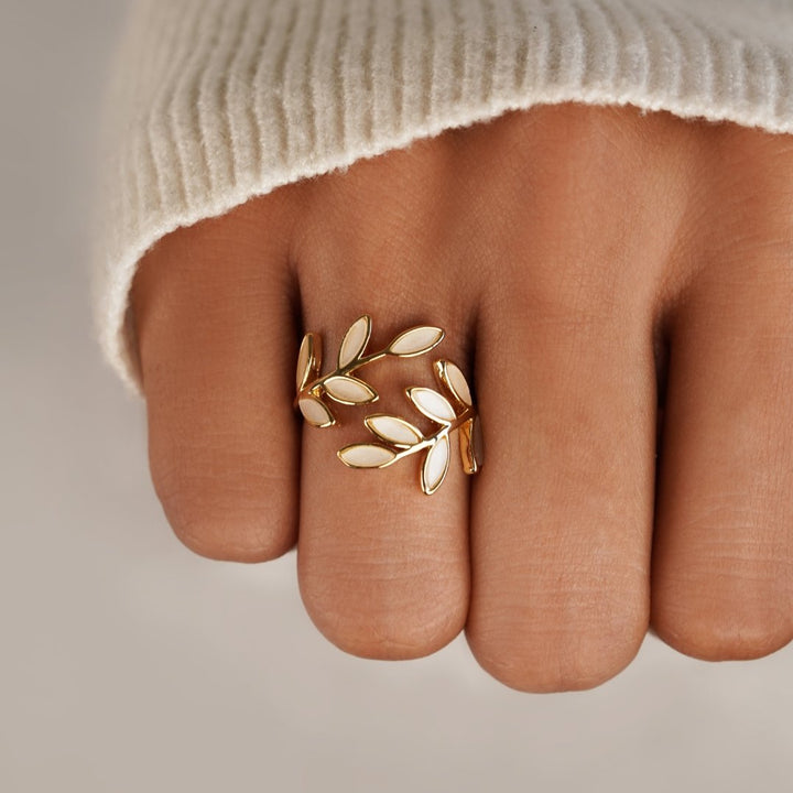 Arden – Anello Foglia Scolpita