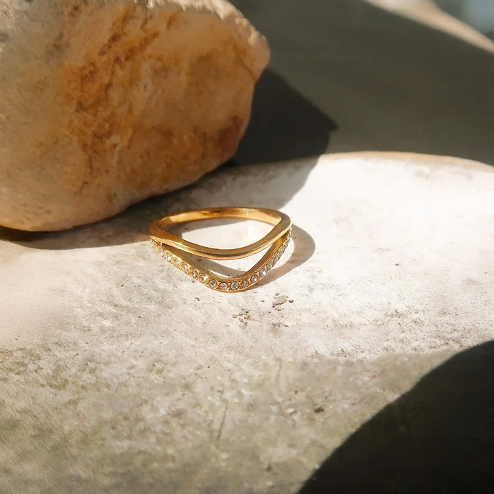Luména | Anello Wave con Design Brillante e Sofisticato