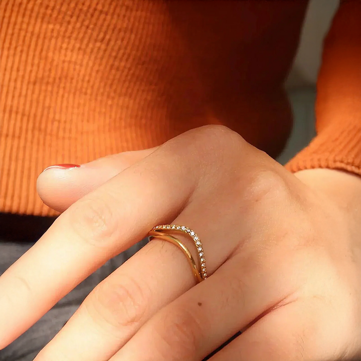 Luména | Anello Wave con Design Brillante e Sofisticato